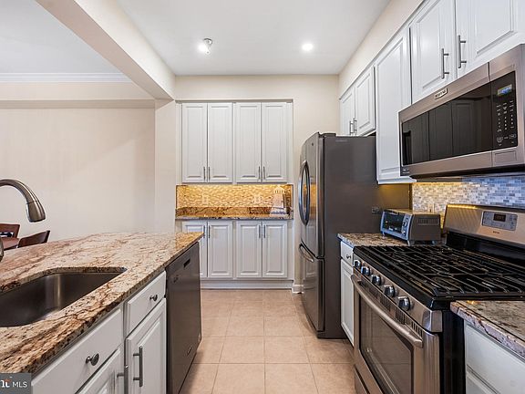 4th image of 10328 Sager Ave Unit 424
