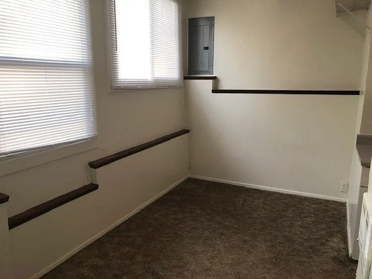 1110 N Forest St — Photo 6