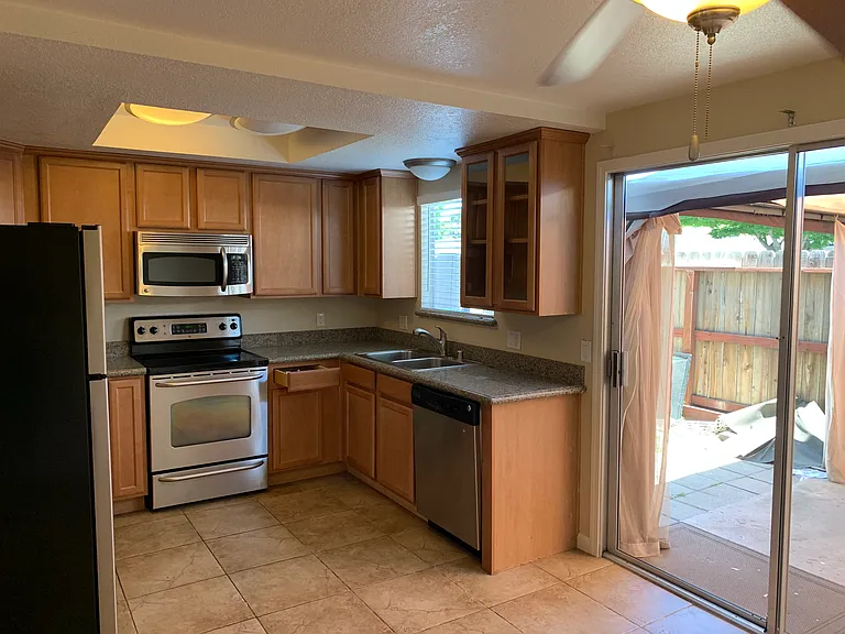 1177 Norwegian Ave — Photo 12