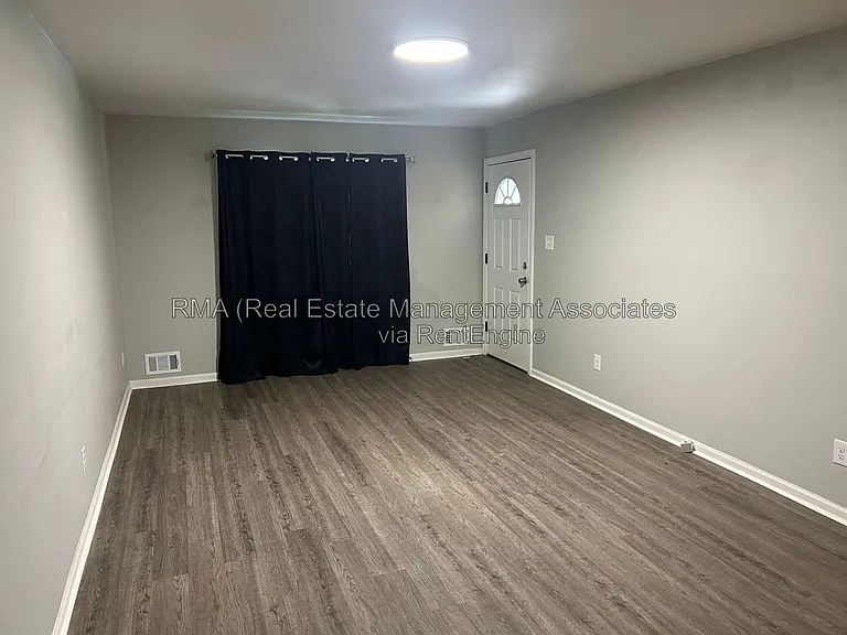 252 N McDonough Rd — Photo 2