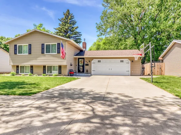 409 Oak Way, Moorhead, MN 56560