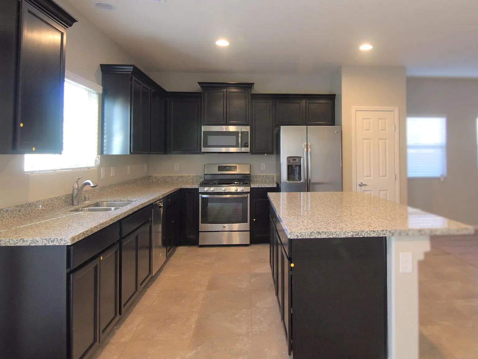 3 bed, 2.5 bath, 1845 sqft, $2,250 — Photo 4