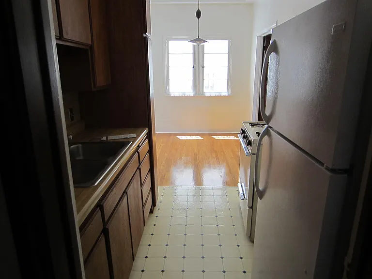 115 Sweetzer Ave — Photo 11