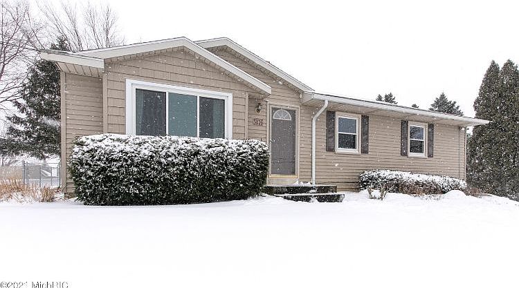 1st image of 3826 New Holland St