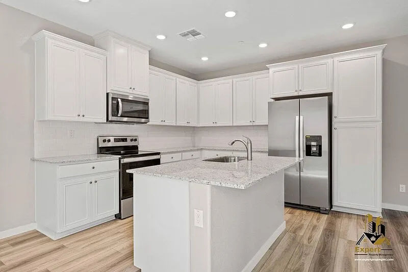 4 bed, 2.5 bath, 1802 sqft, $2,795 — Photo 4