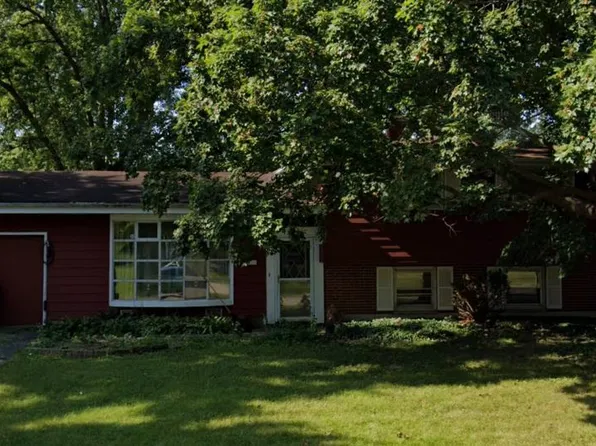 2203 Sprucewood Ln, Lindenhurst, IL 60046