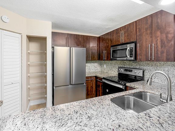 5th image of 108 Santa Clara Dr APT 5