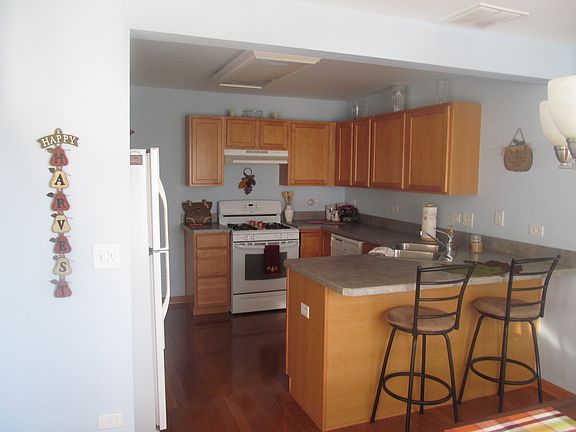 3rd image of 21347 Carlton St