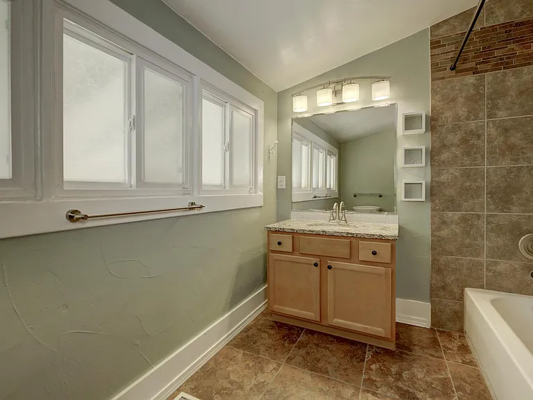 Attached Master Bathroom