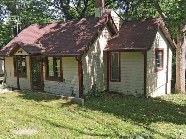 W8846 Hickory Rd, Delavan, WI 53115