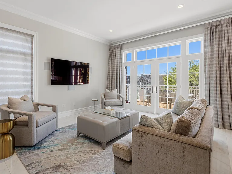 605 Heights Ln — Photo 10