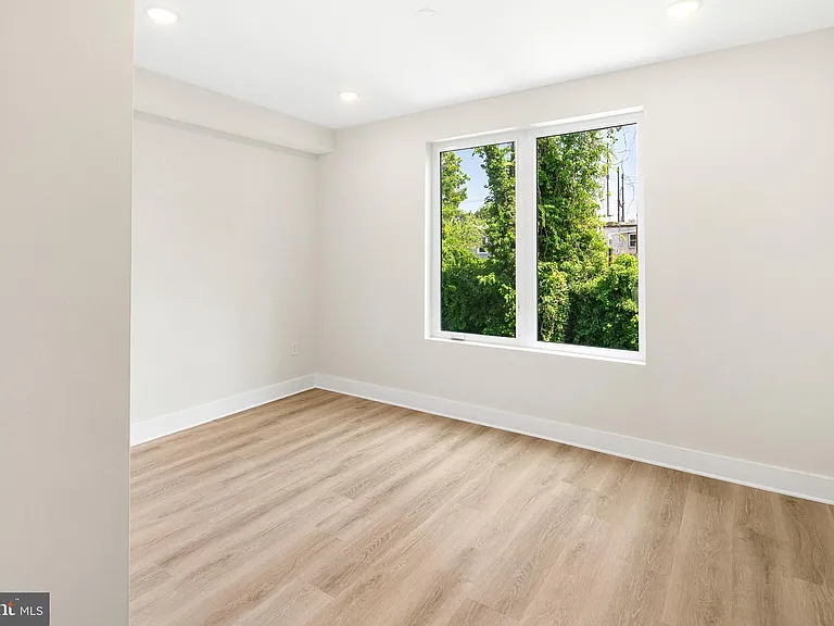5217 Warren St #1/2-3 — Photo 4