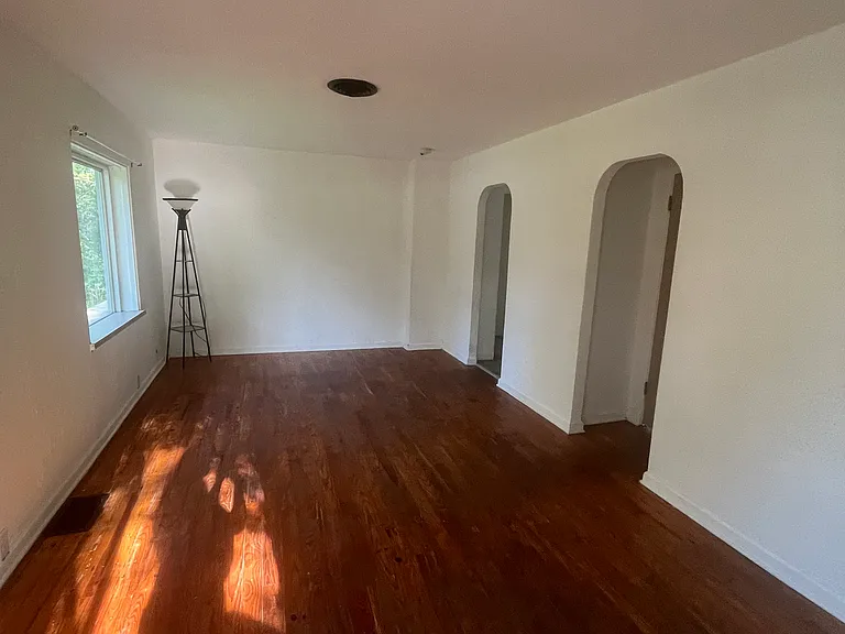 1231 W 3rd St #B — Photo 2