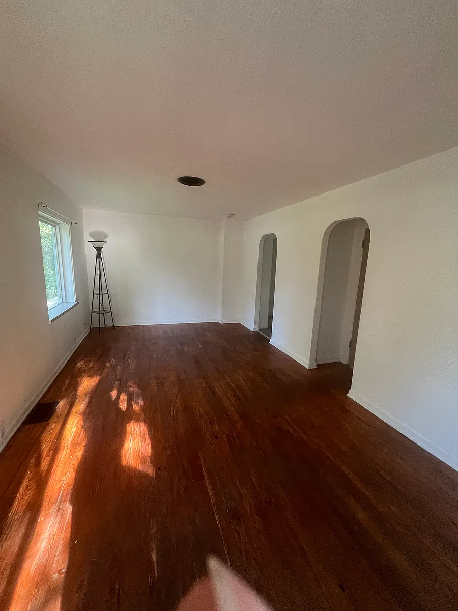 Building Photo - 1231 W 3rd St #B