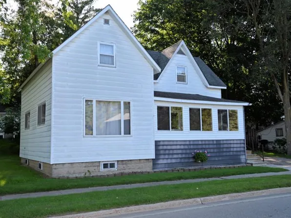 611 S Huron Ave, Harbor Beach, MI 48441