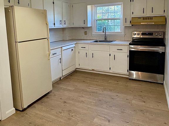 4th image of 159 Center St APT 1