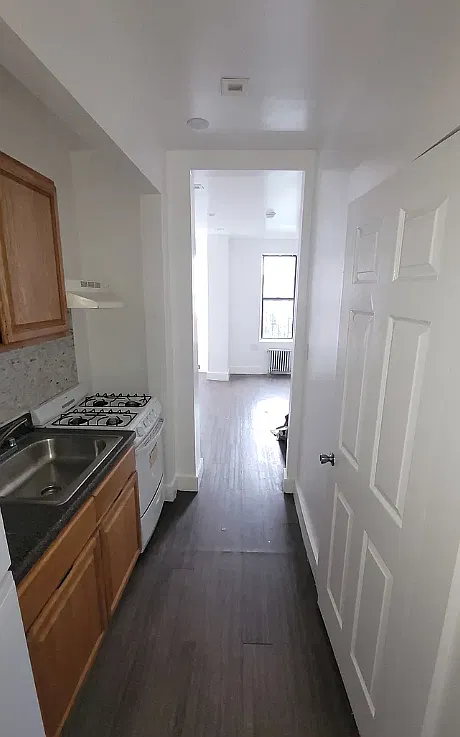 Studio, 400 sqft, $2,604 — Photo 3