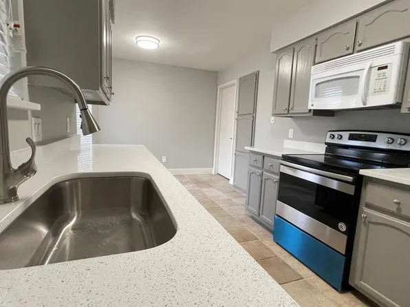 2217 Roman Ct, Dalworthington Gardens, TX 76013