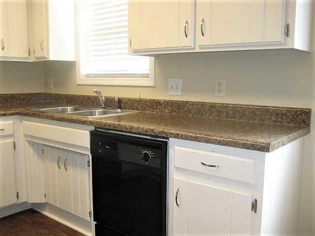 3 bed, 2.0 bath, 1664 sqft, $2,170 — Photo 4