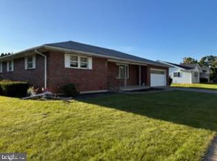 2433 High Point Dr, Bethlehem, PA 18017