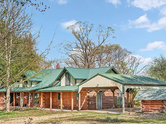 3rd image of 1520 Emerald Road
