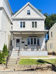 25 E 44th St, Bayonne, NJ, 07002