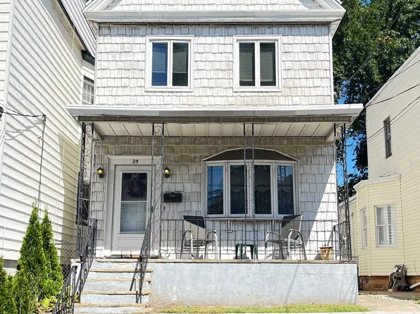 25 E 44th St, Bayonne, NJ 07002