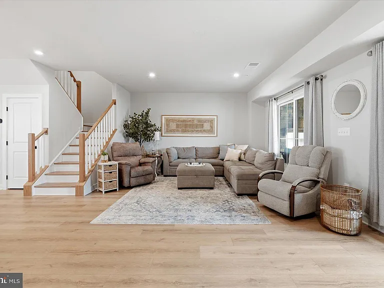 1612 Kirkman St — Photo 10