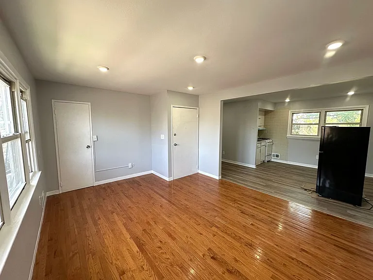 308 Columbus Pl — Photo 3