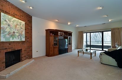 3rd image of 1007 Deerfield Pl