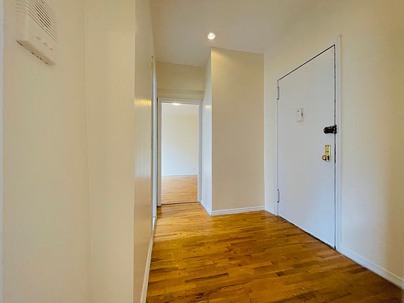3rd image of 2 Pinehurst Ave APT 3D