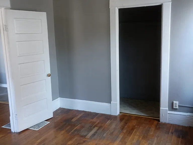 912 Hall St SE — Photo 10