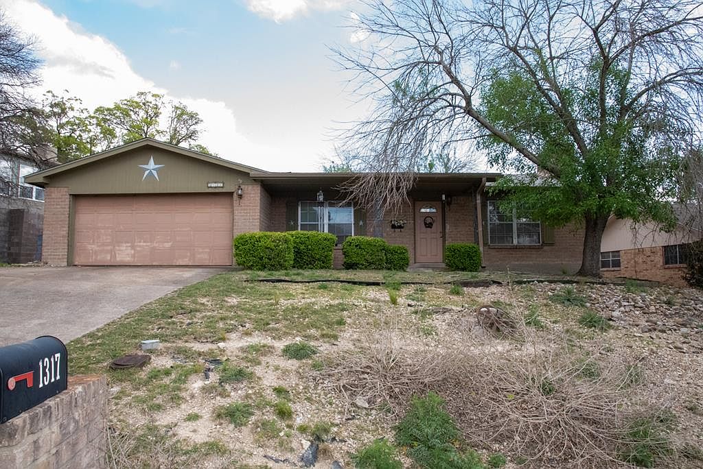 1317 Lytle St, Kerrville, TX 78028 Zillow