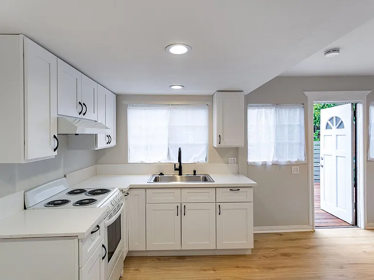 84 S Hermosa Ave #1/2 — Photo 4