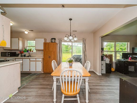 3rd image of 1226 N Village Dr