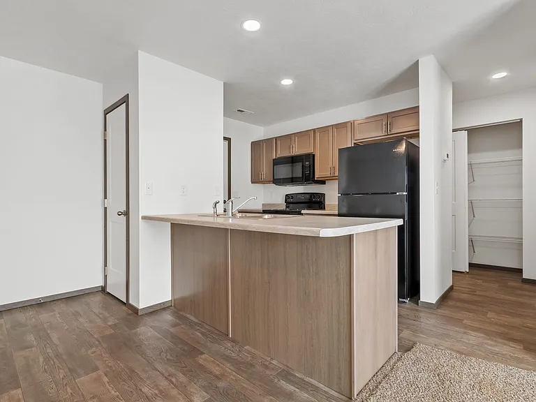 Split Rock Village Apartments & Townhomes — Photo 45