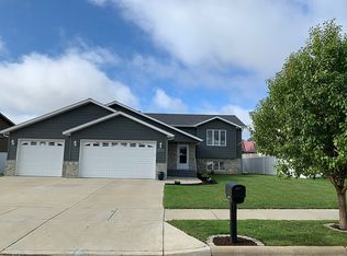 1881 8th St W, Dickinson, ND 58601