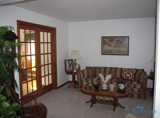 6945 S Wexford Hill Ln, Holland, OH