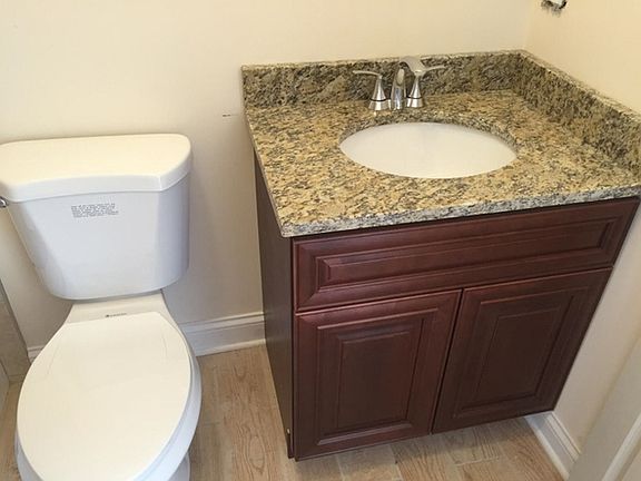 5th image of 6218 N Lakewood Ave #2