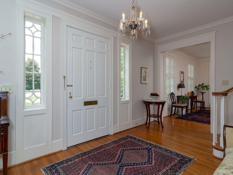 2nd image of 3631 Devereaux Rd