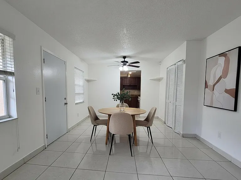 1201 SW 52nd Ave #202-2 — Photo 9