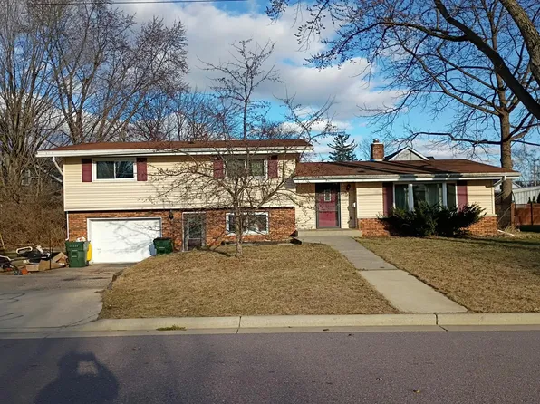 374 6th St, Prairie Du Sac, WI 53578