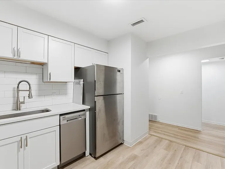 Fernshire Apartments — Photo 19