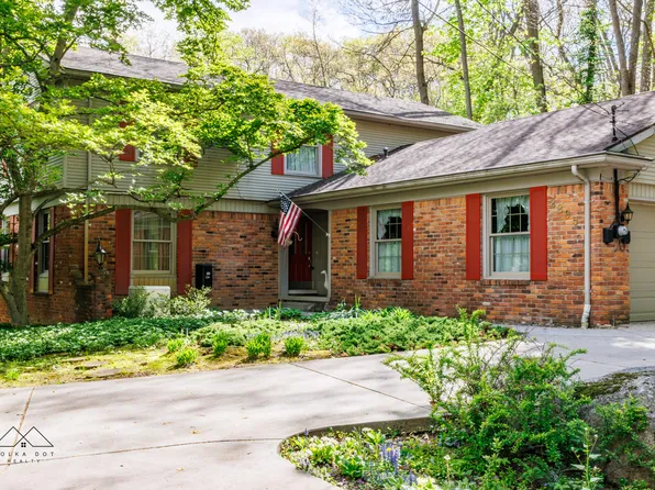 2895 Parkway Pl, Hartland, MI 48353