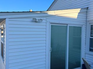 27 Metropolitan Rd, Providence, RI 02909