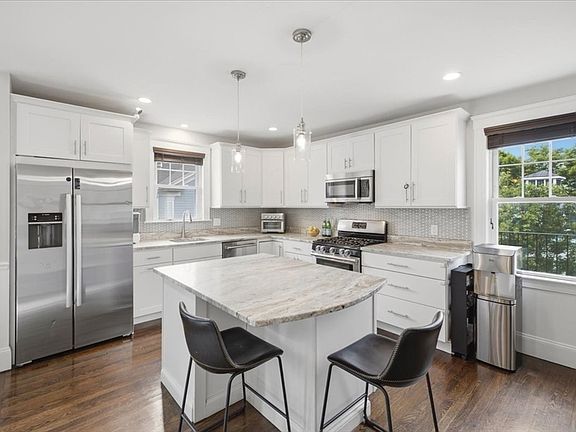 4th image of 9 Park St #10
