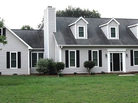 3rd image of 105 Covey Run Dr