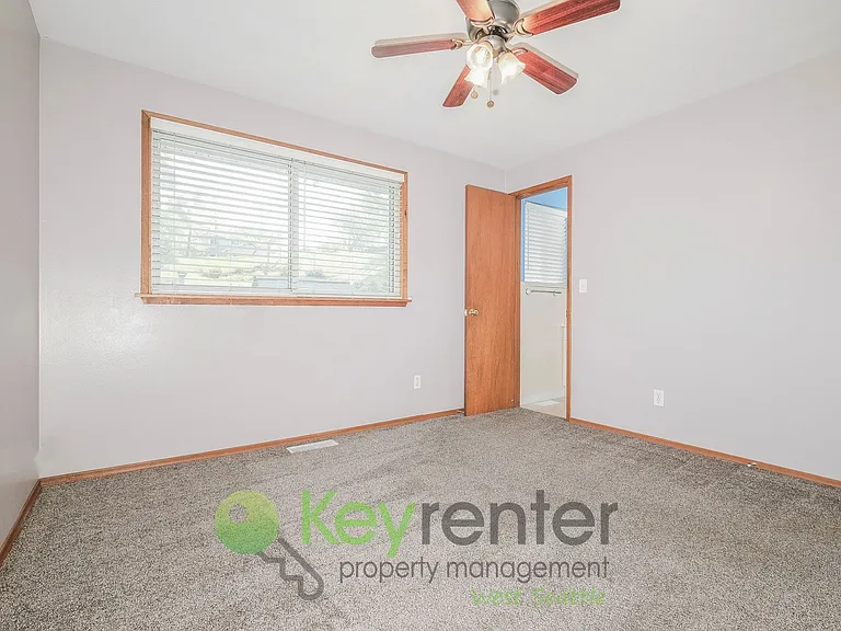 1327 S 232nd St — Photo 12