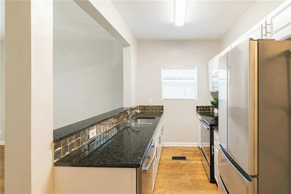 3 bed, 2.0 bath, 1093 sqft, $1,950 — Photo 4