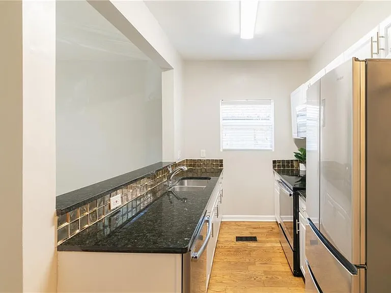 1099 Smith St SW #B — Photo 4